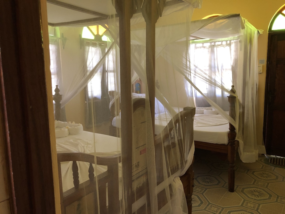 Blue Earth Beach Bungalows 44/72
