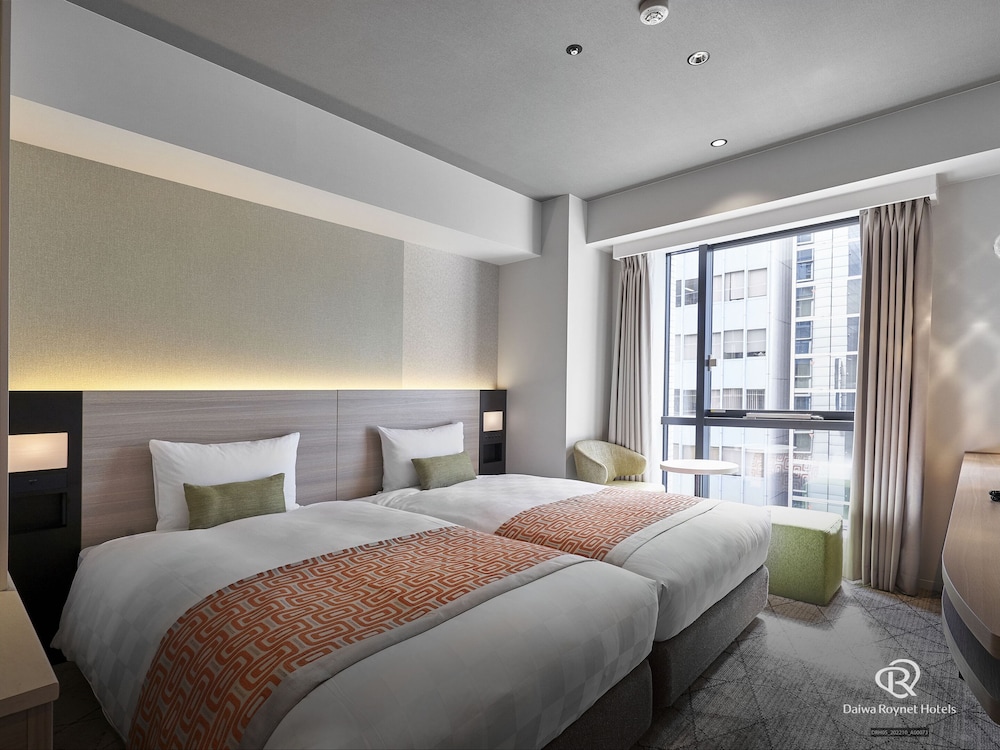 HOLLYWOOD, TWIN BEDS, SMOKING