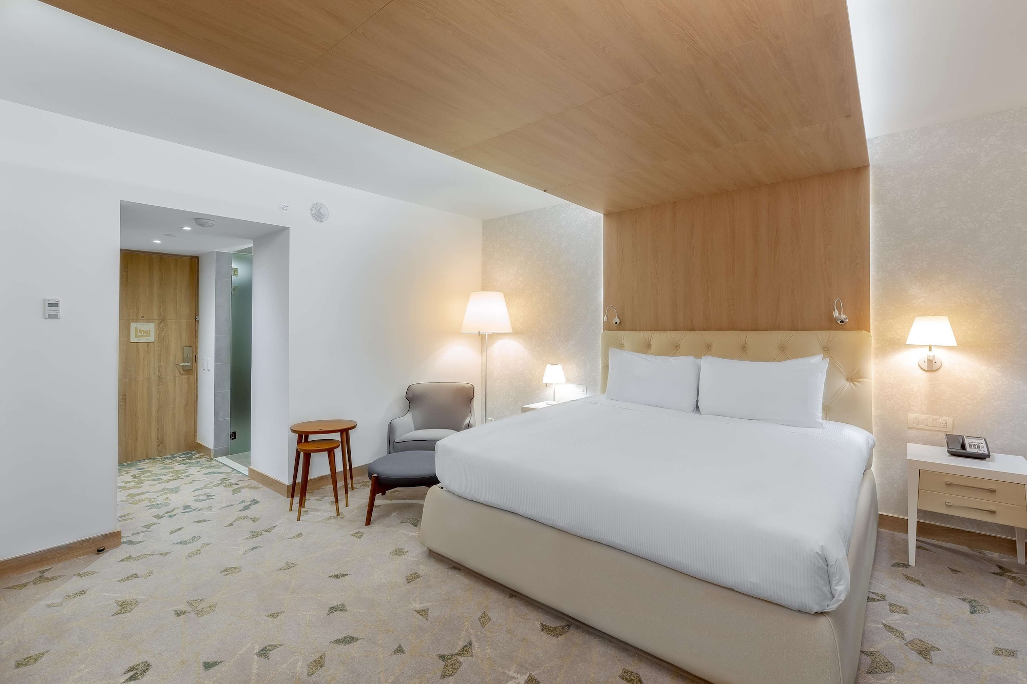 SUPERIOR, KING BED, ACCESSIBLE
