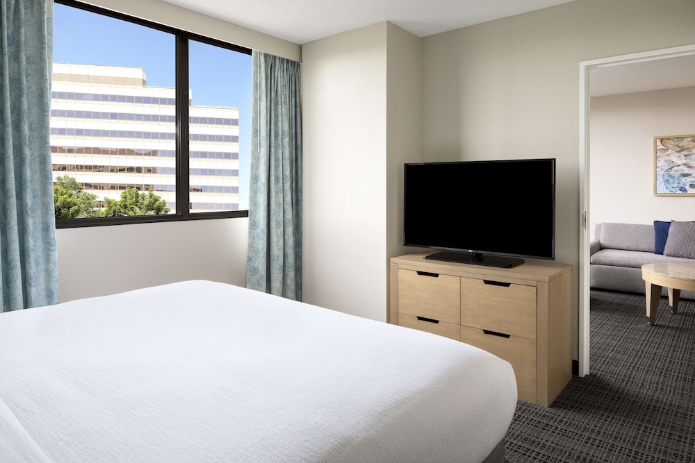 Room, King Bed, City View, Kitchenette