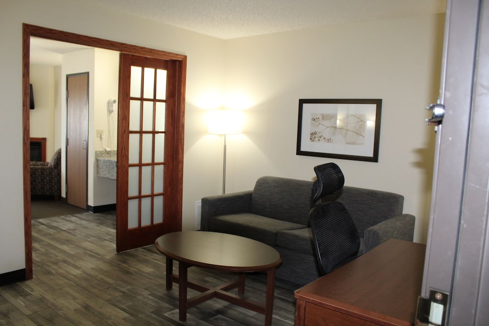 AmericInn by Wyndham Windsor Ft. Collins 49/62