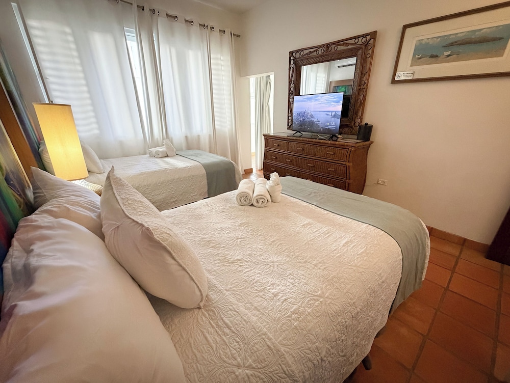 ROOM, 2 DOUBLE BEDS