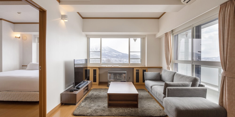 Mountainside Palace 34/43