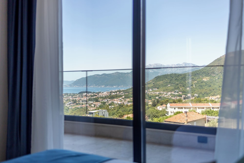 Royal Blue Resort & Residences 23/50