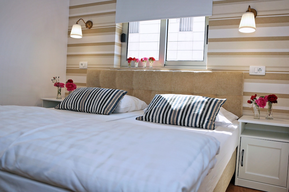 HOTEL DELFIN 12/69