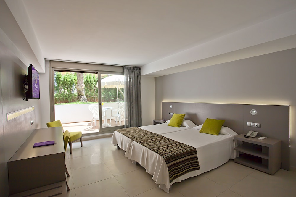 Fergus Bermudas Hotel 7/27