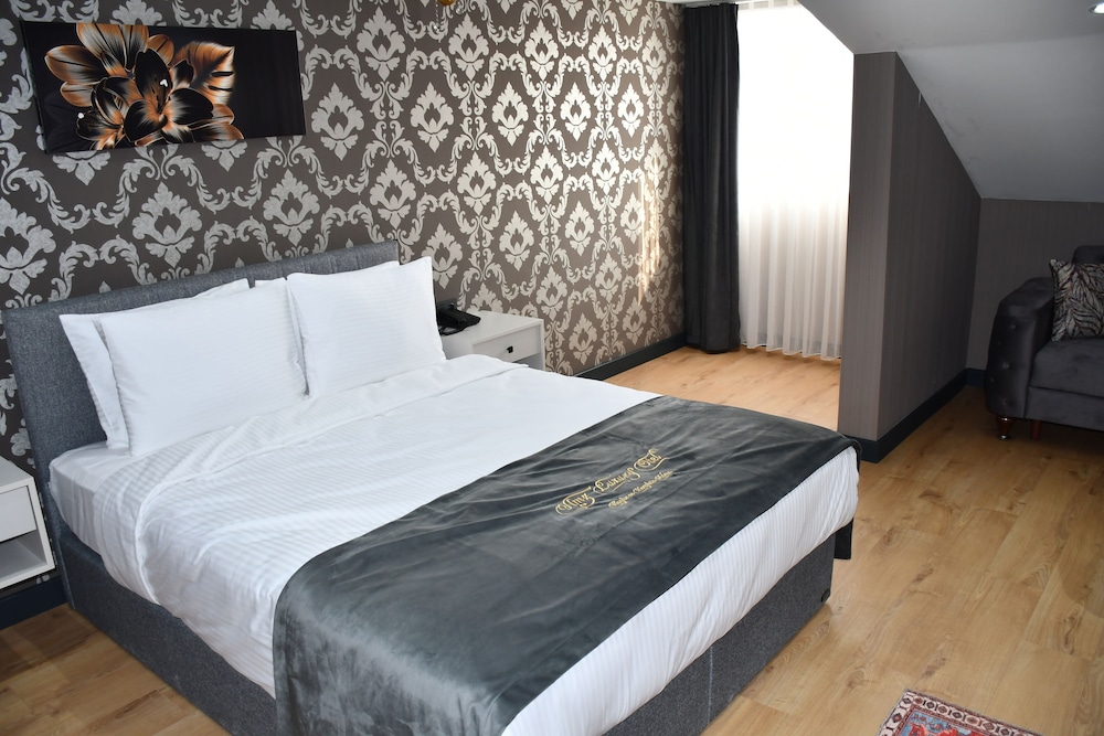 Hmz Luxury Hotel 8/29