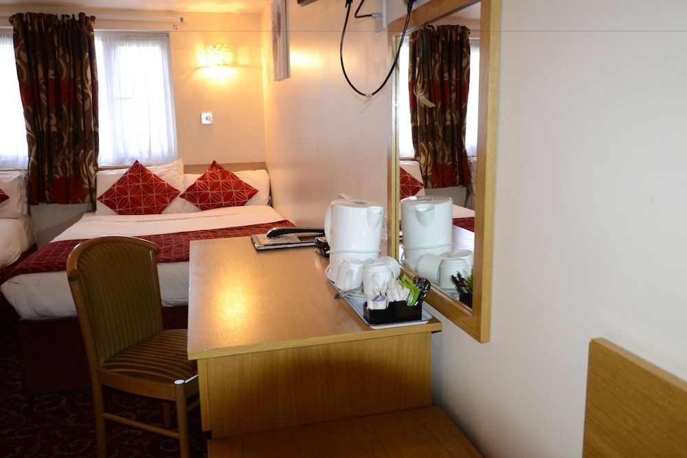 Britannia Inn Hotel Ilford 49/64