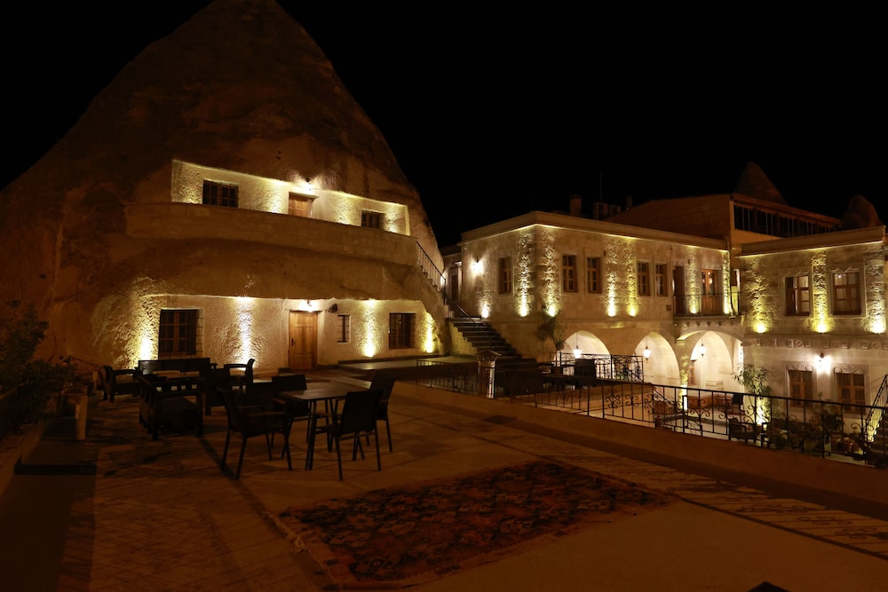 Cave Hotel Saksagan 45/48