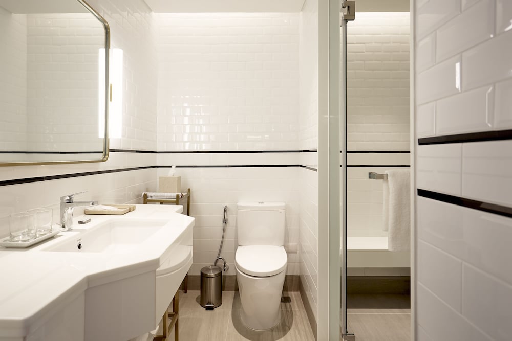 Montien Hotel Surawong Bangkok 48/48