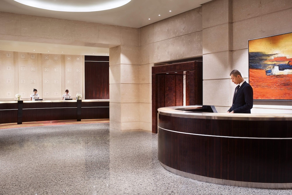 Portman Ritz Carlton 3/43