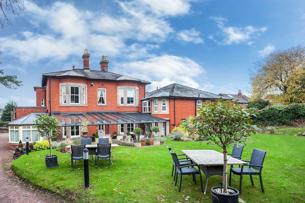 The Alexandra Court Hotel 34/37