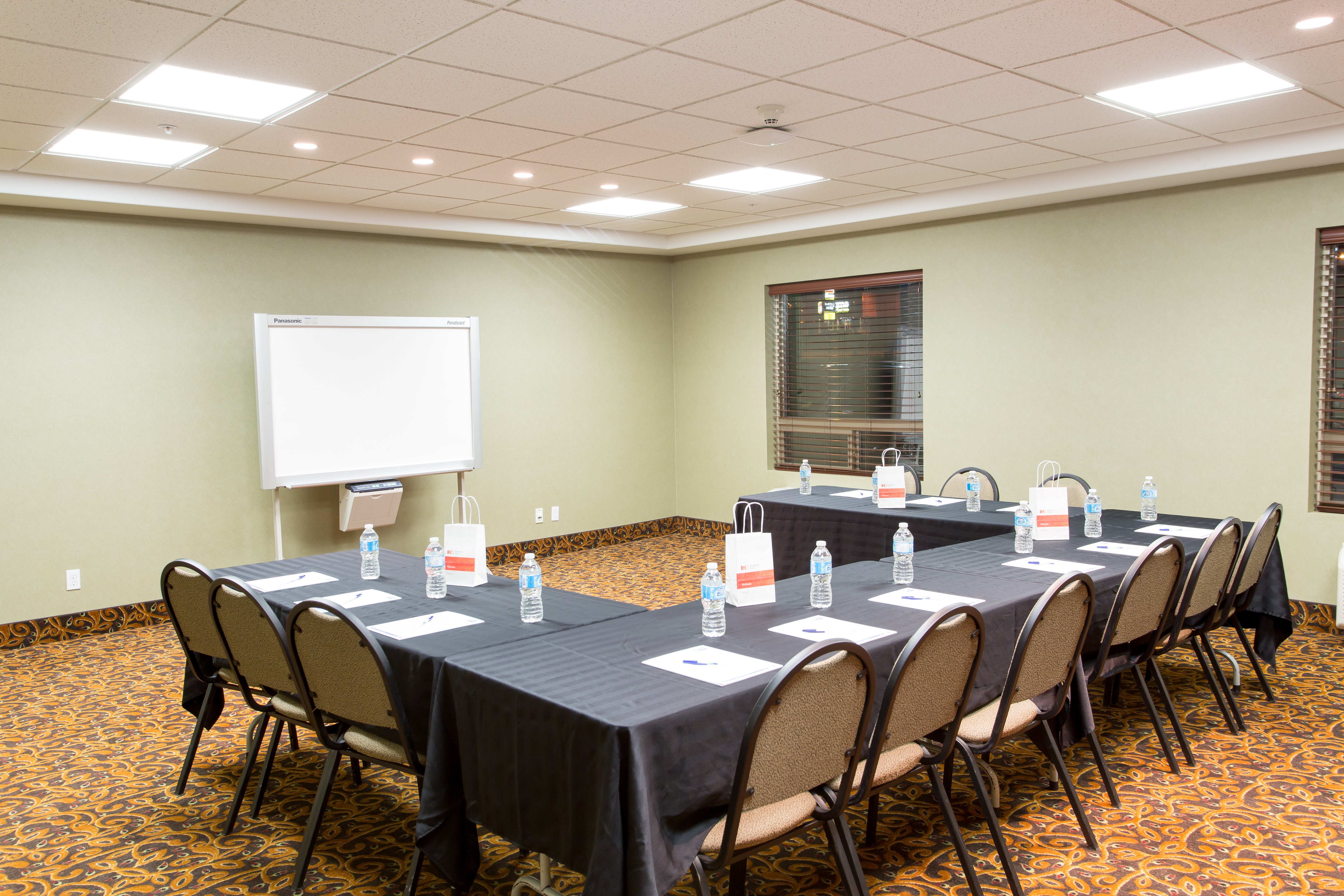 Holiday Inn Express Hotel Suites Whitecourt Southeast 66/78