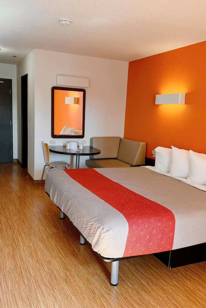 Motel6 Regina, SK 18/62