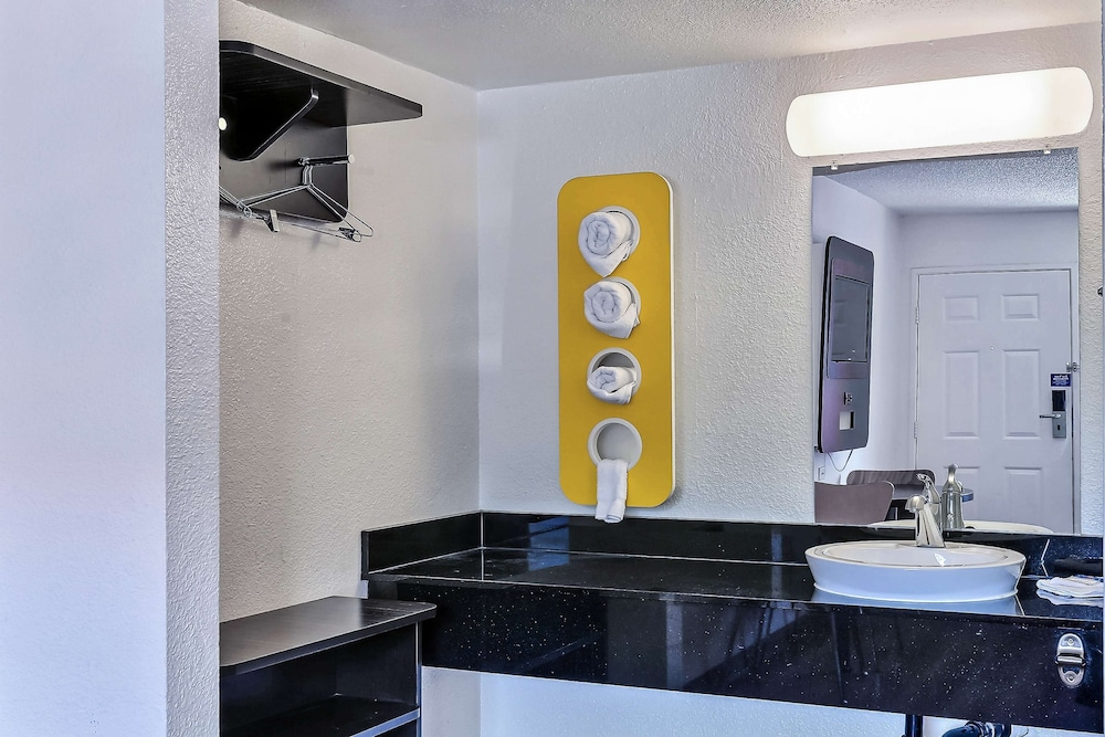 Motel6 Pleasanton, CA 20/63