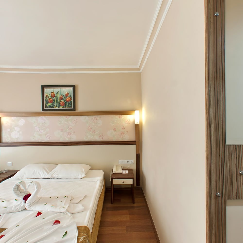 Lims Bona Dea Beach Hotel 21/67