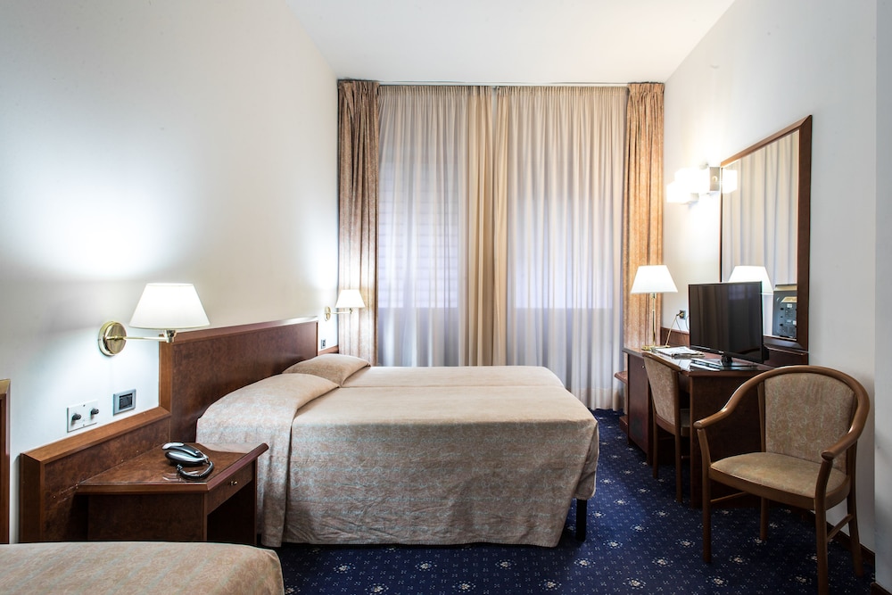 Hotel Mirage 28/66