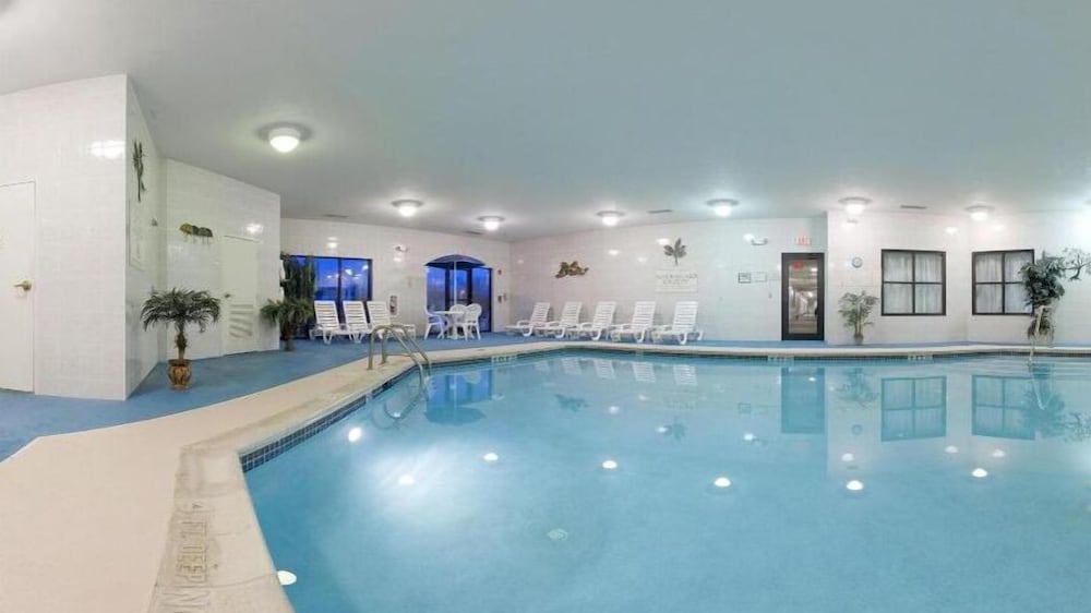 Holiday Inn Express Hotel Suites Easton 3/63