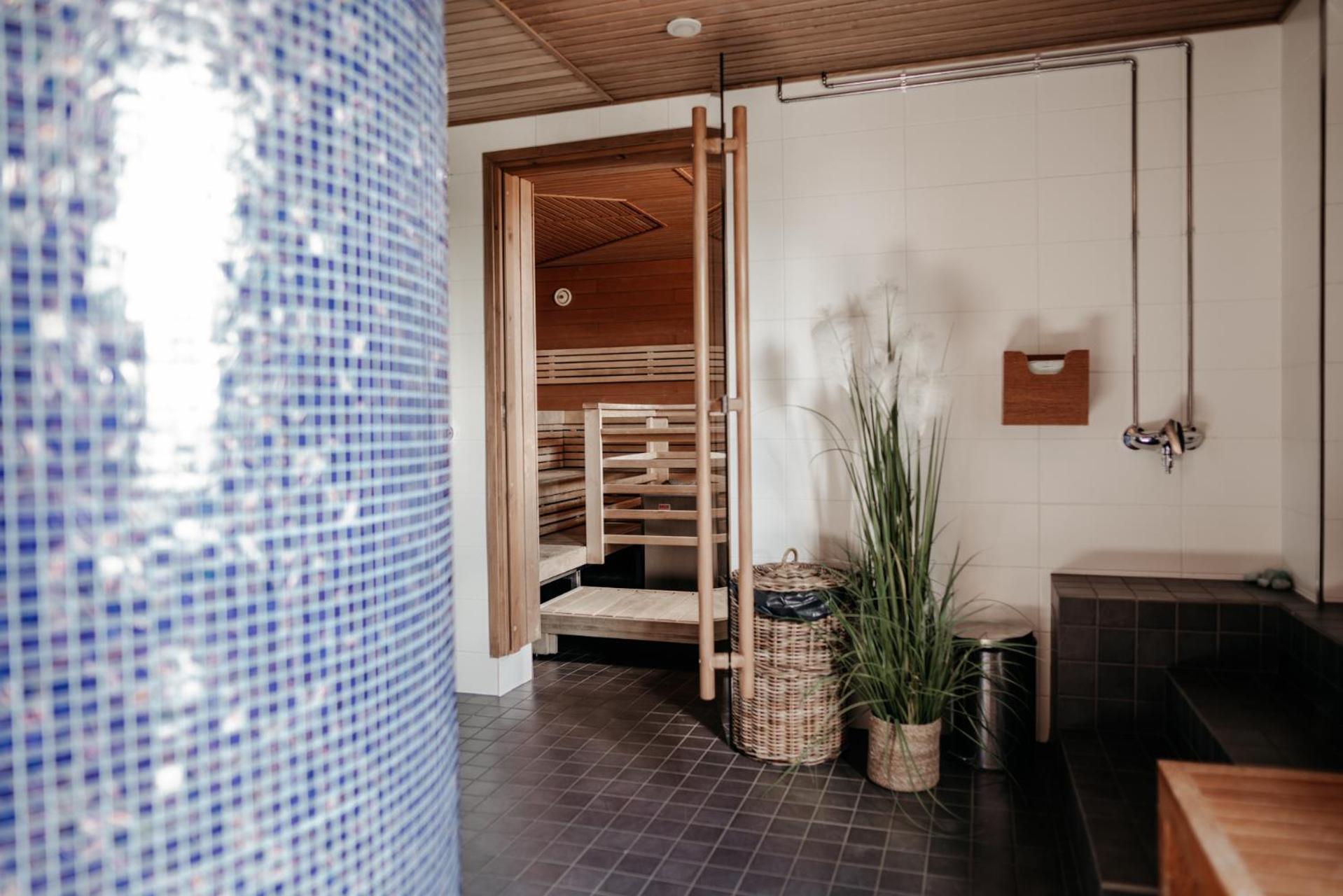 swimming pool spa