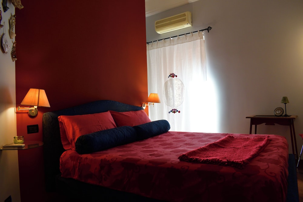 DELUXE, QUEEN BED