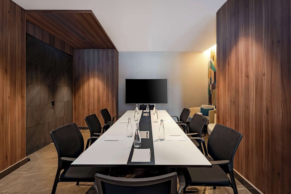 Hyatt Centric Jumeirah Dubai 40/50