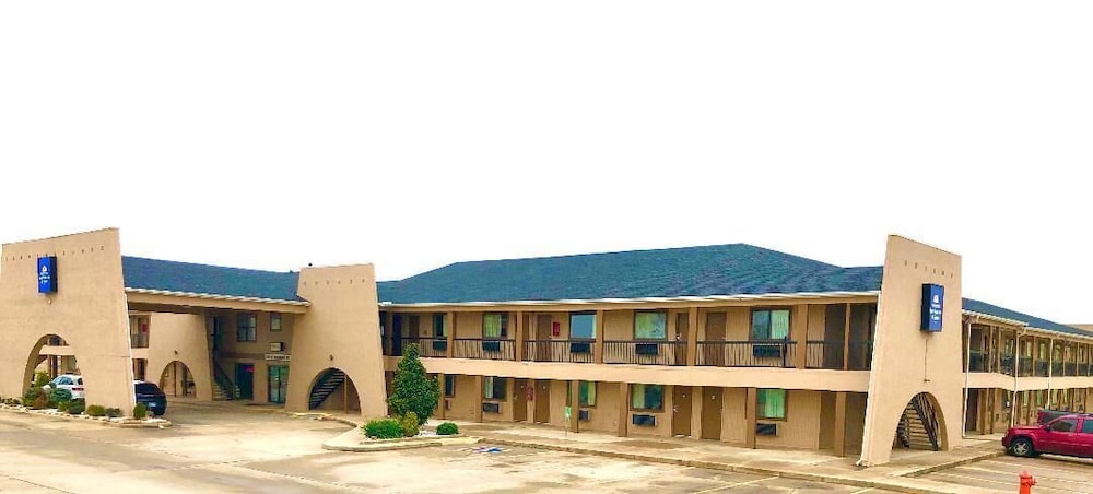 Americas Best Value Inn & Suites Yukon Oklahoma City 3/32