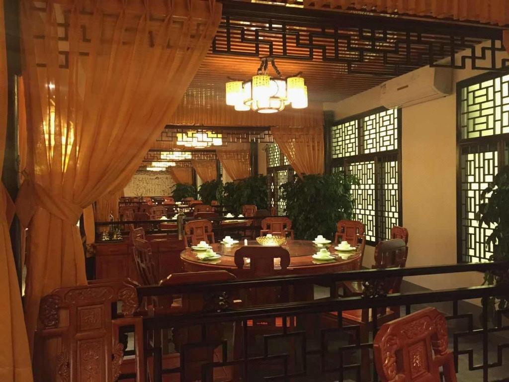 Vienna Hotel (Shenzhen Gushu Metro Station) 43/56