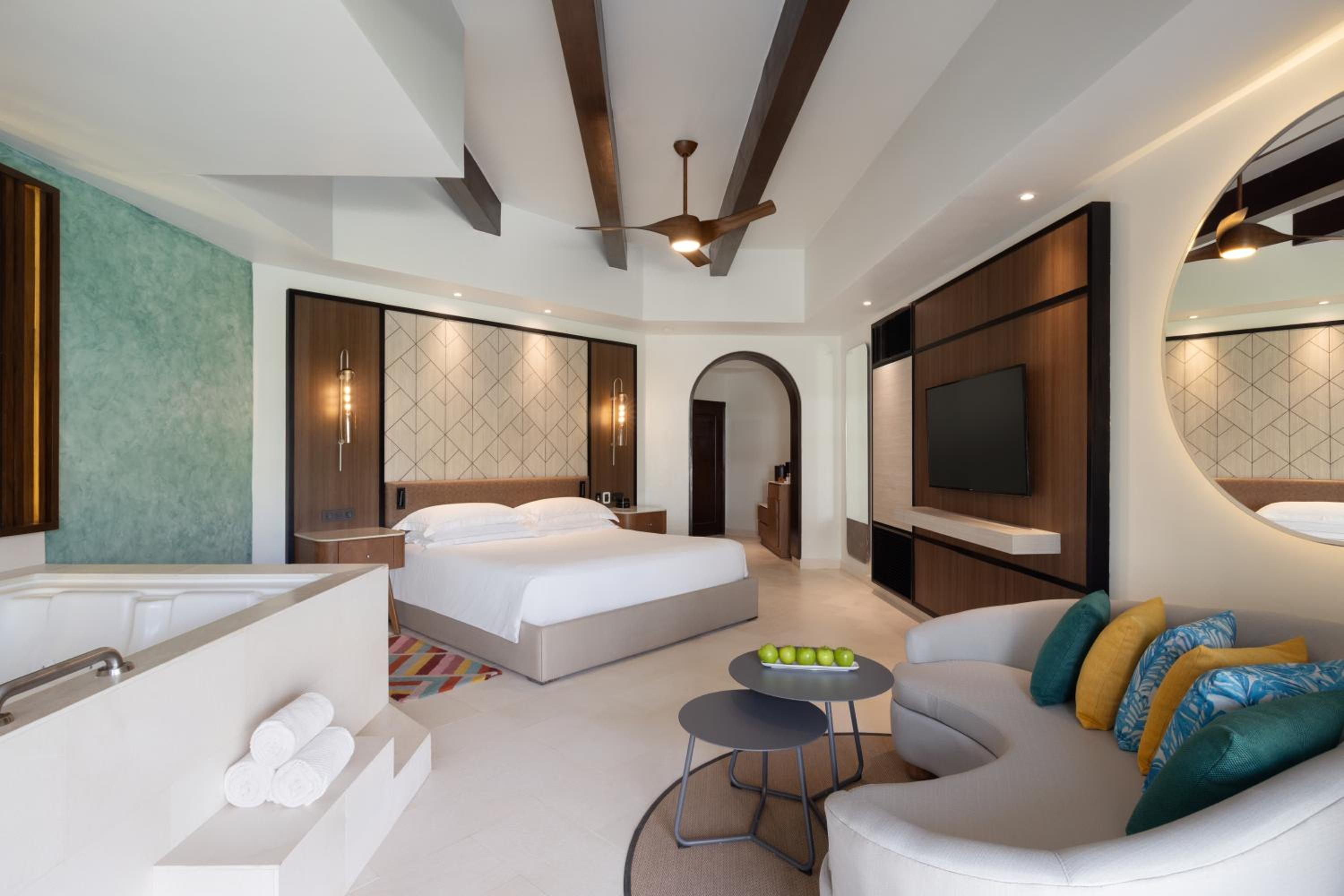 JUNIOR SUITE, KING BED, GARDEN VIEW, ACCESSIBLE