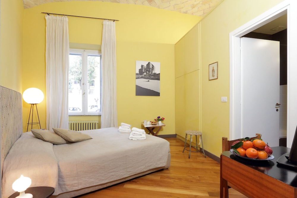 Mecenate Rooms 14/37