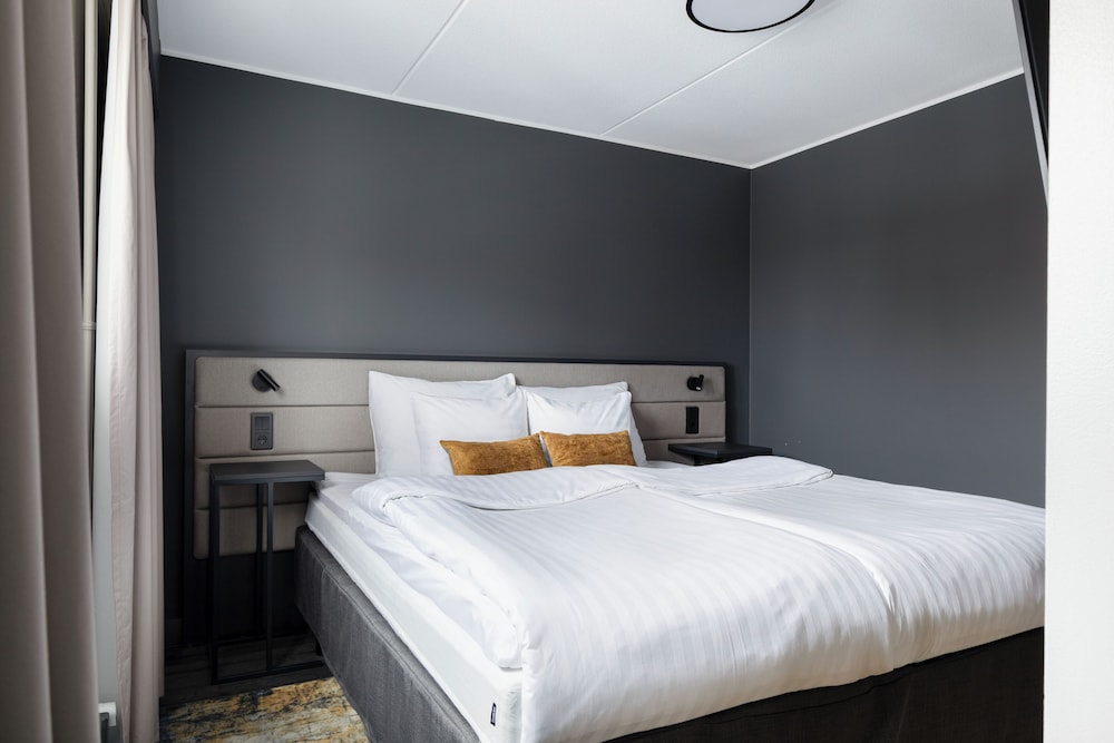Junior Suite, King Bed, Two Extra Beds