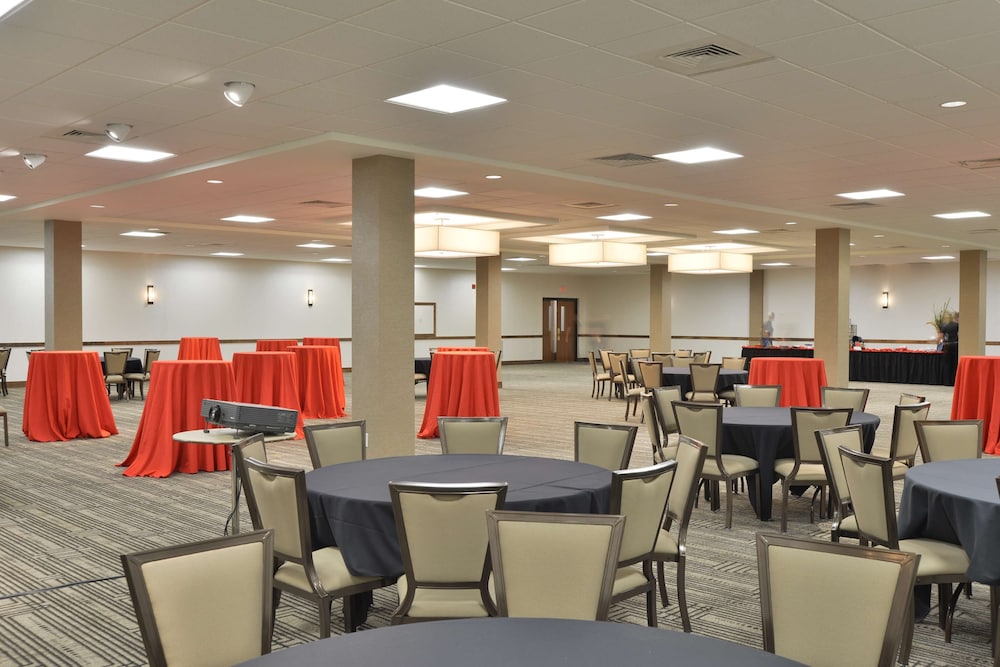 The Lismore Hotel Eau Claire A Doubletree By Hilton 44/56