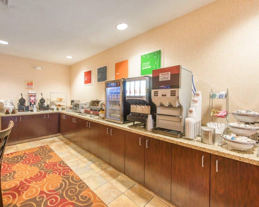 Comfort Suites Altoona North 24/32