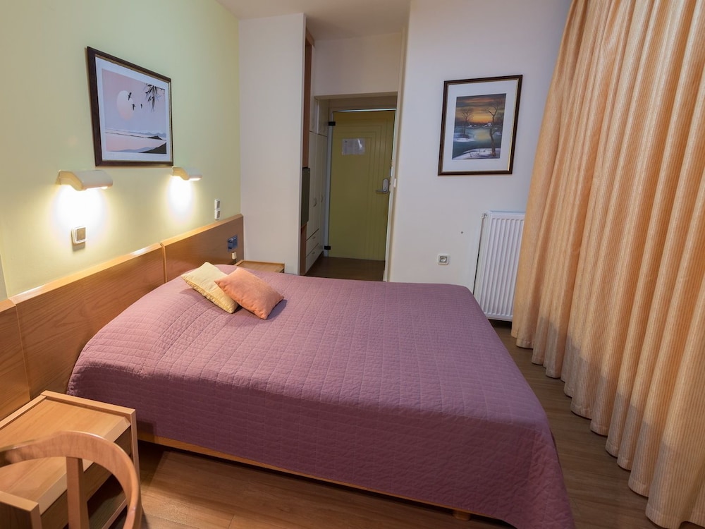 POSEIDON HOTEL 15/71