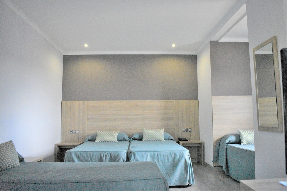 Ramblas Hotel 31/75