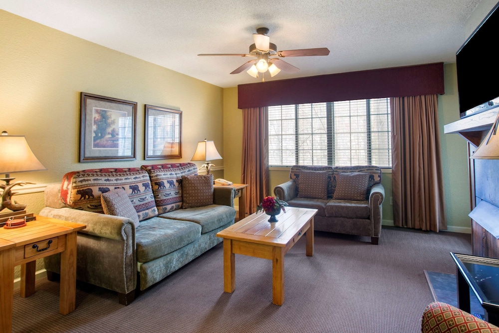 Bluegreen Vacations Blue Ridge Village, an Ascend Collection Resort 22/40