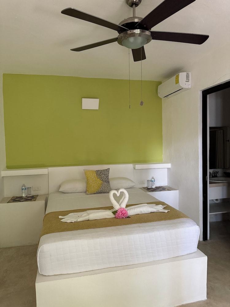 STANDARD, QUEEN BED, GARDEN VIEW