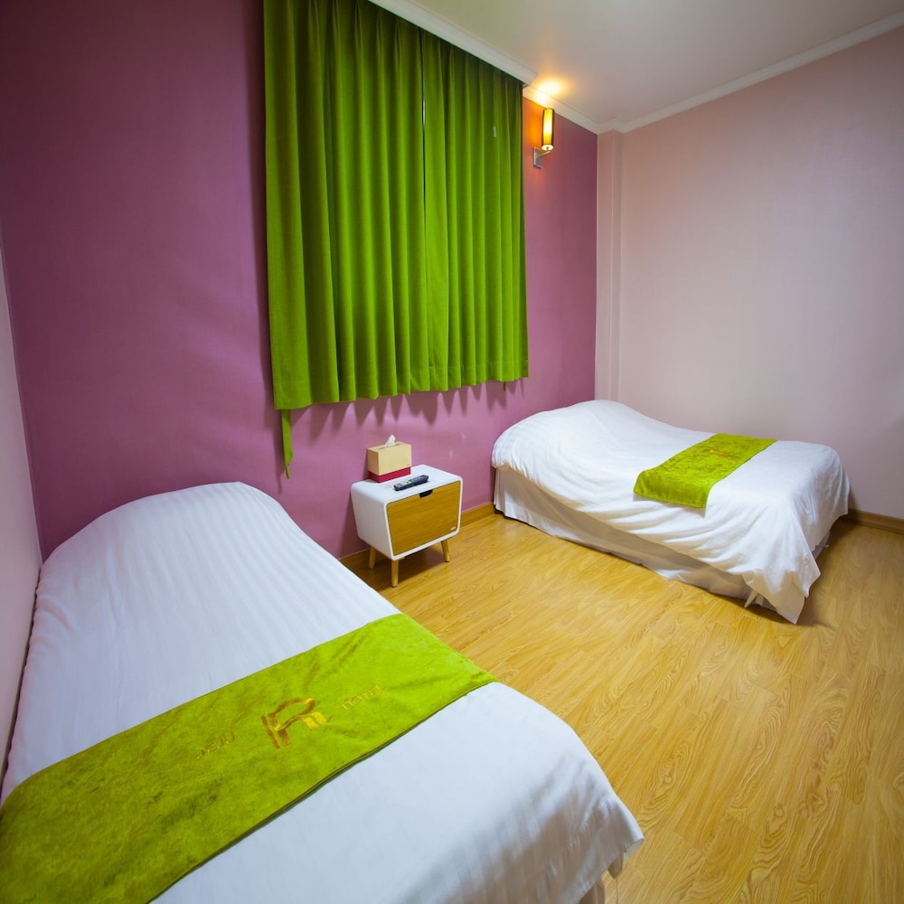 ROOM, TRIPLE