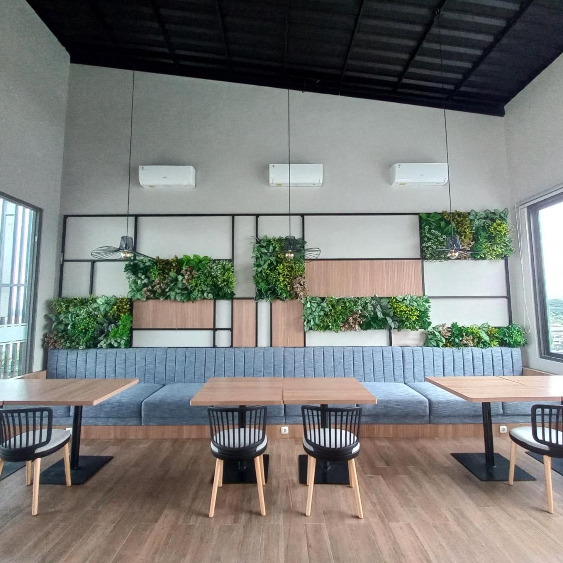 Front One King Hotel Tuban 49/68