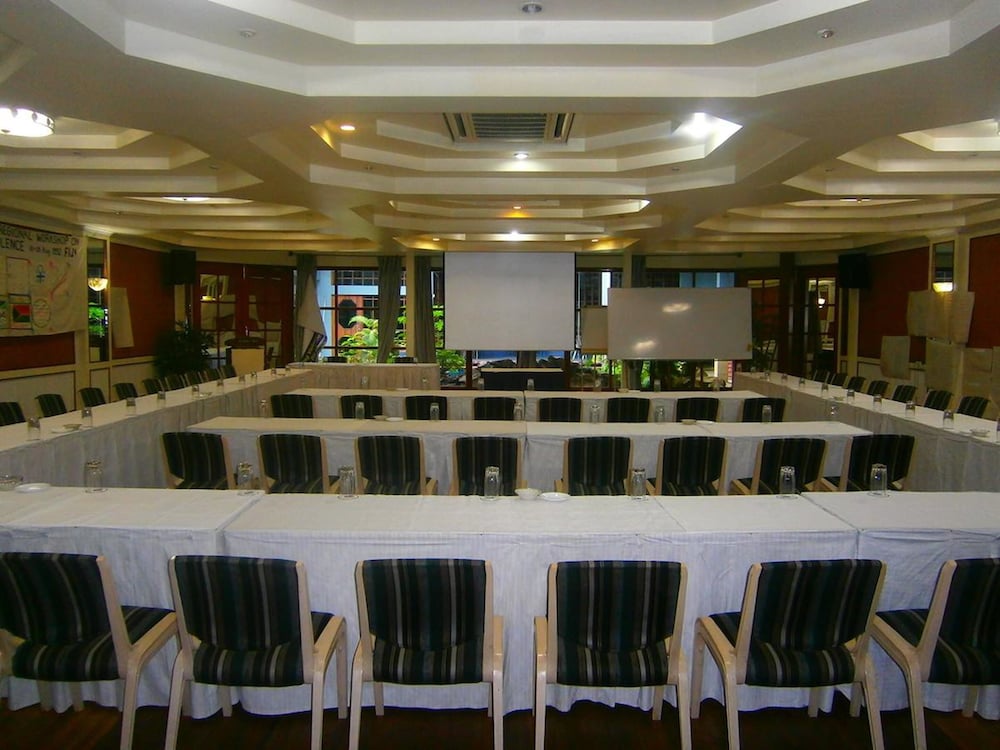 Southern Cross Hotel Fiji 47/57