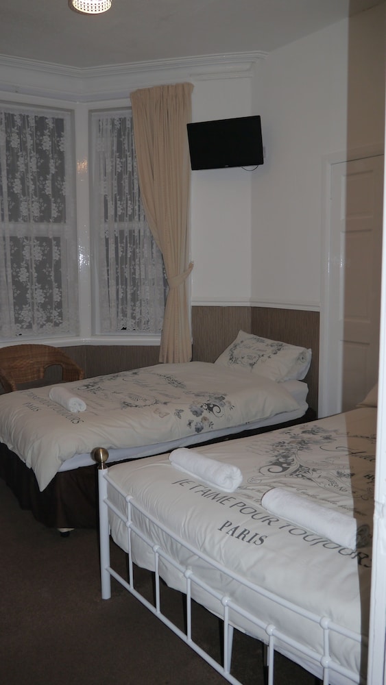 Hornby House Hotel 18/25
