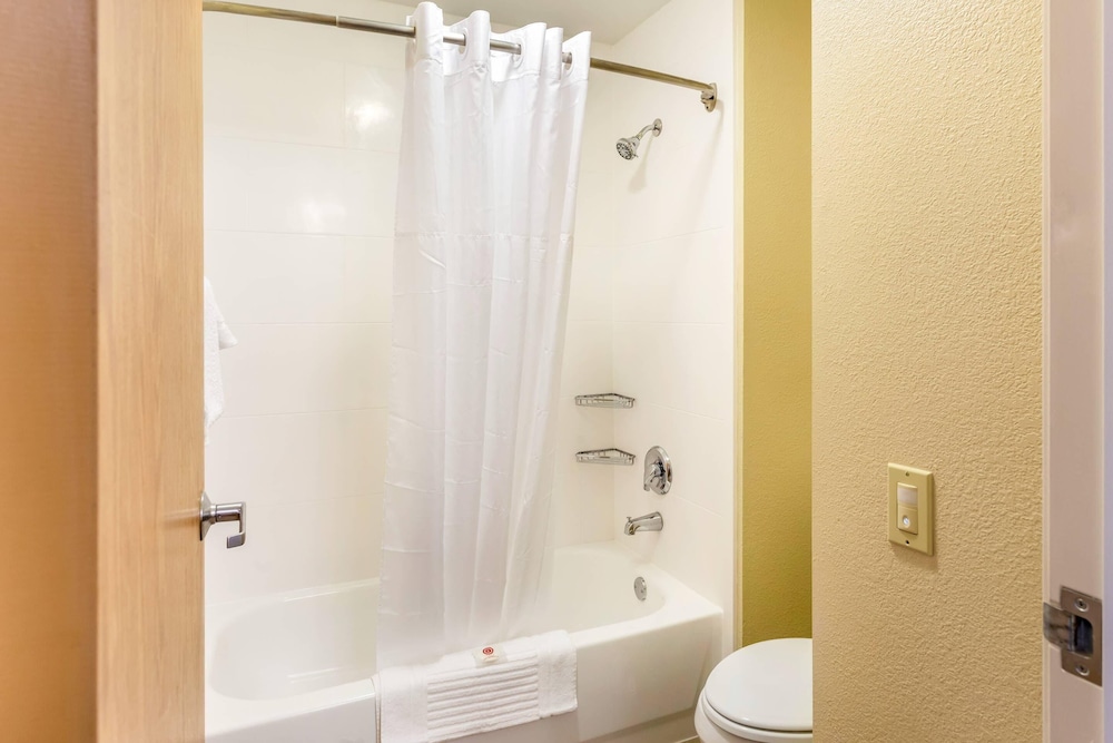جناح بسريرين كوين مع أريكة، Comfort Inn DeKalb - University Area 2/2