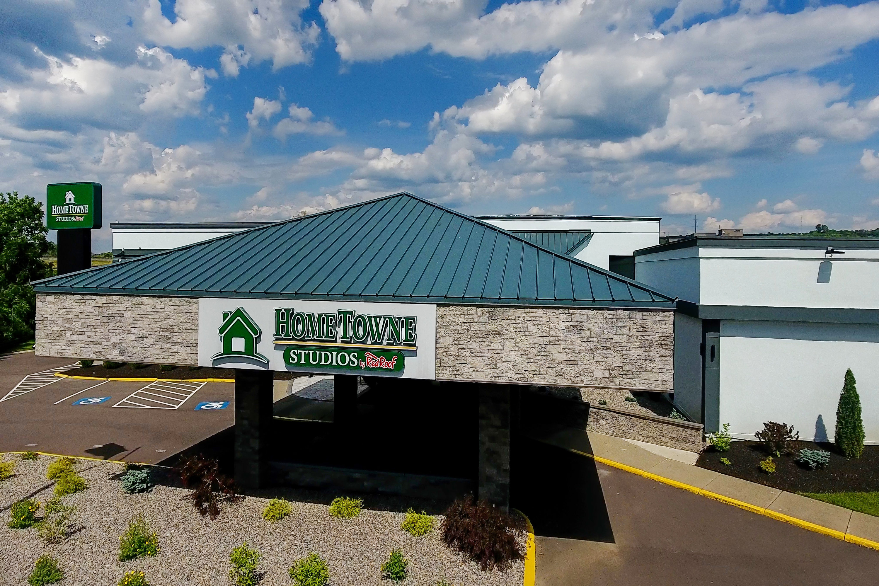 HomeTowne Studios by Red Roof & Conference Center Cortland 49/55