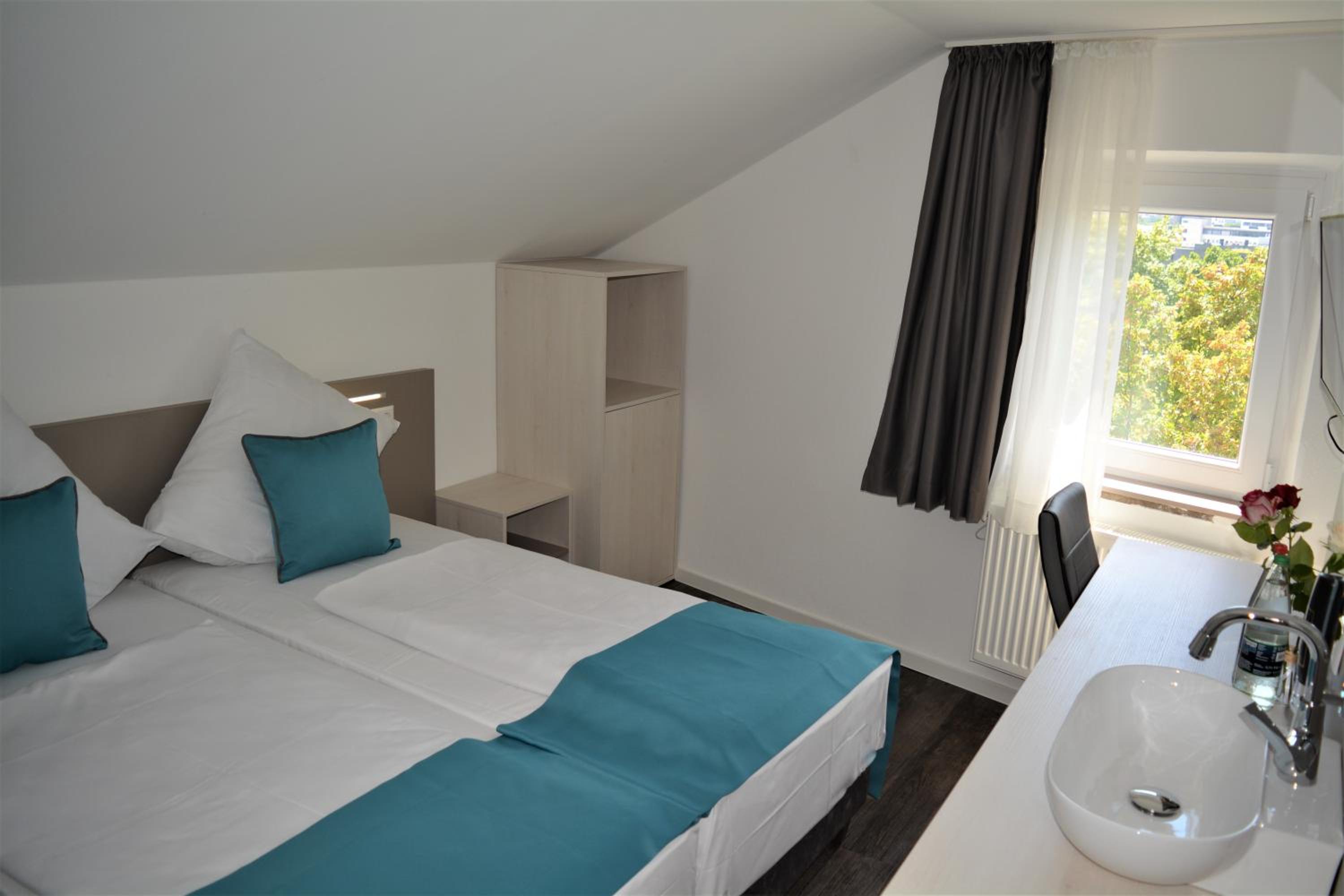 غرفة بسرير مزدوج أو سريرين منفصلين بحمام مشترك، Hotel BaWu 2/8