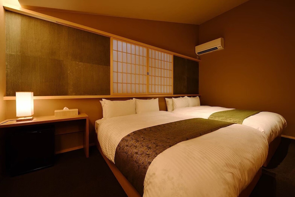 FOUR SEASONS INN KYOTO 11/21