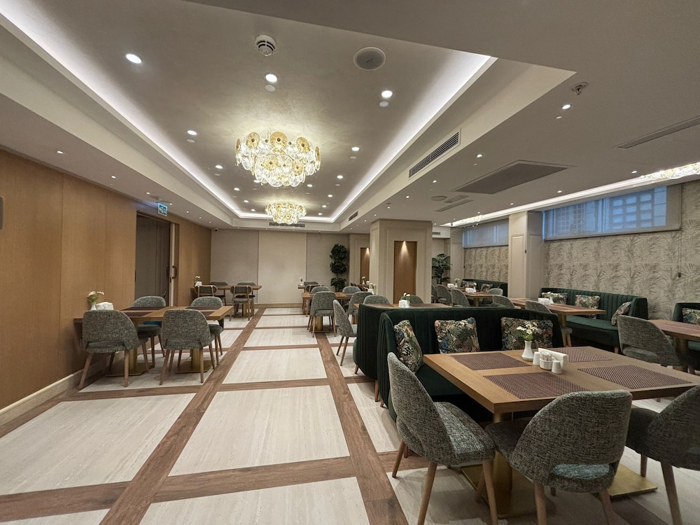 Grand Hilarium Hotel 63/68
