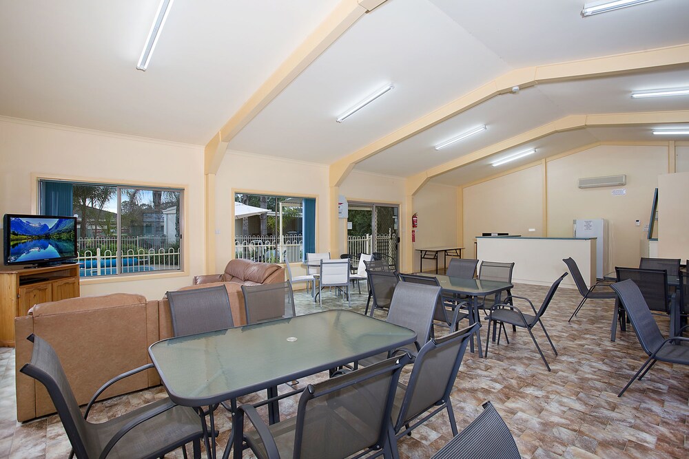 LAKE HAMILTON MOTOR VILLAGE AND CARAVAN PARK 19/50