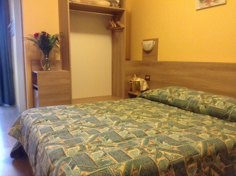 HOTEL ROUTE 9 21/50