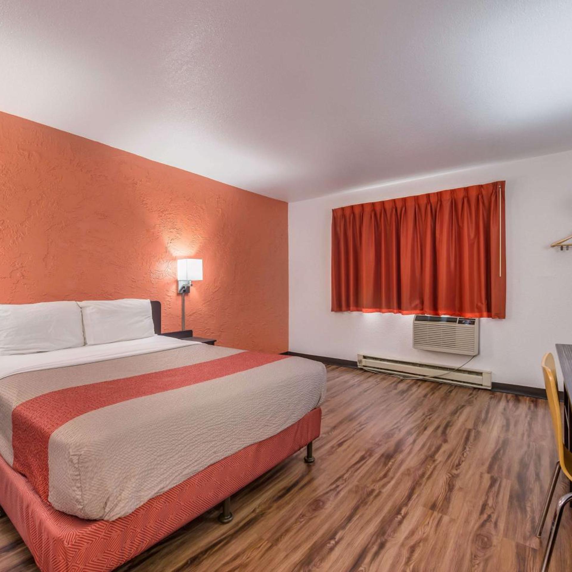 1 Full Bed - Non-Smoking