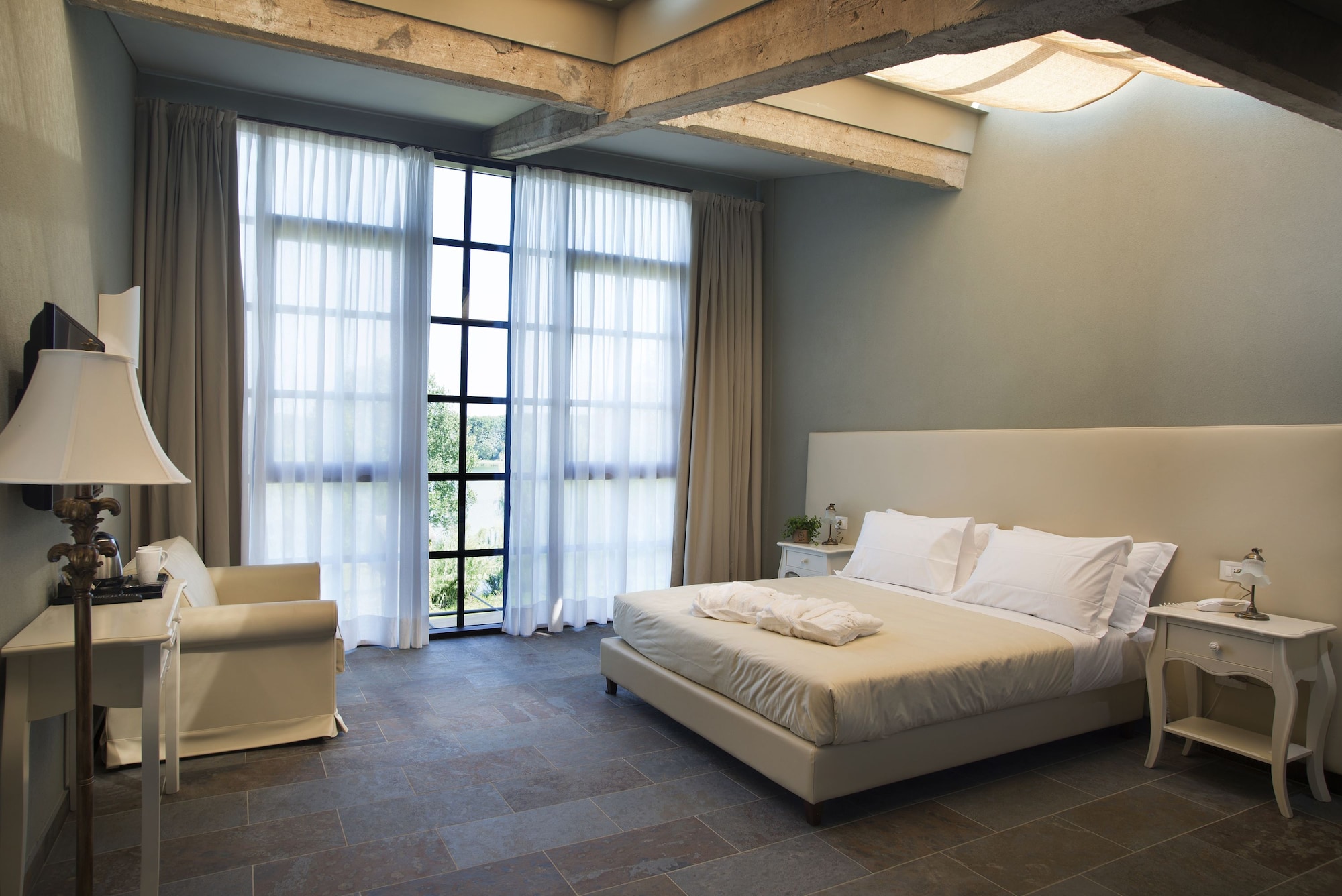 ROOM, DOUBLE BED, LAKE VIEW