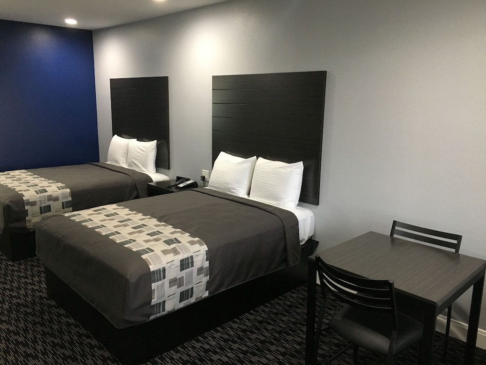 Platinum Inn And Suites 17/23